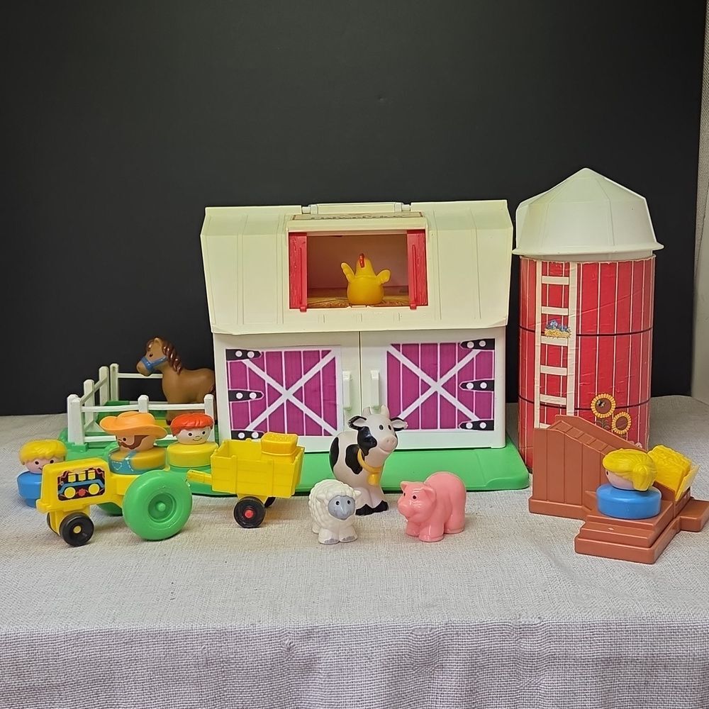 Vintage Fisher Price Little People Farm Barn #2555 1990 USA Plus Accessories